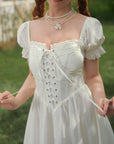 Korsett-Kleid „Reines Weiß“ mit Glyzinien
