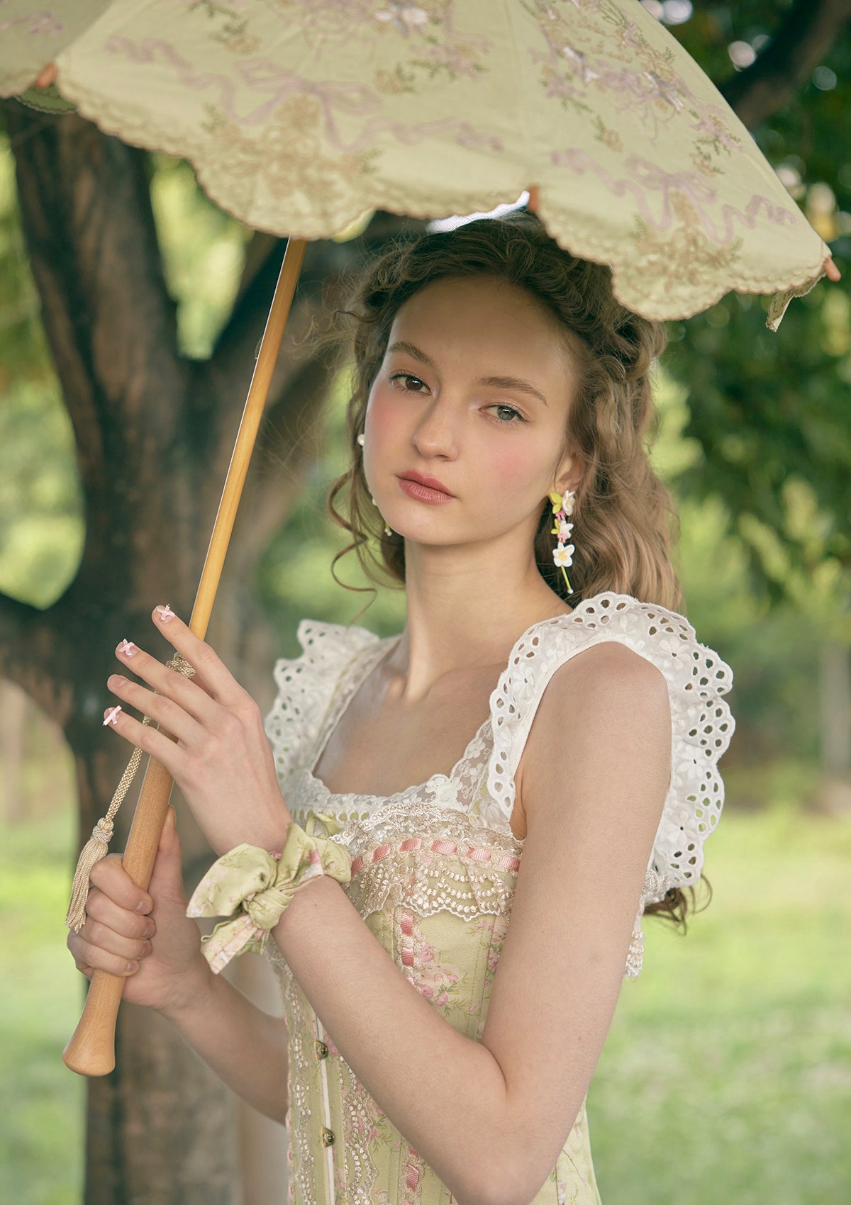 CORSET LACE シャツ LIME WAYF | Lace Bustier Top in Lime| FashionPass