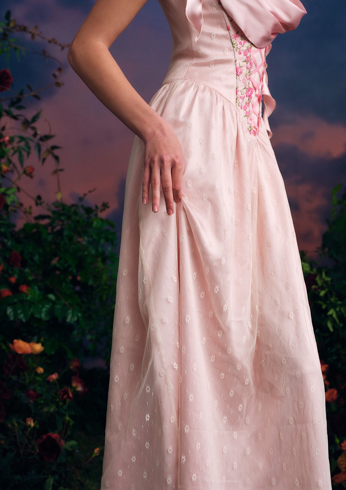 Korsettkleid mit Tuberose-Blumenmuster