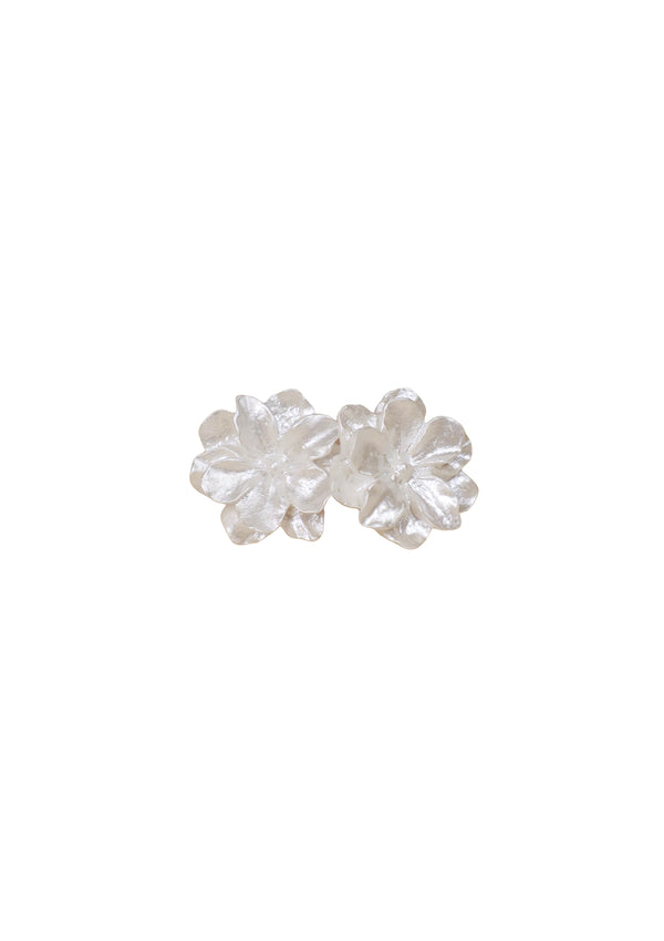 Pure white double-layer petal earrings（exclusive event）