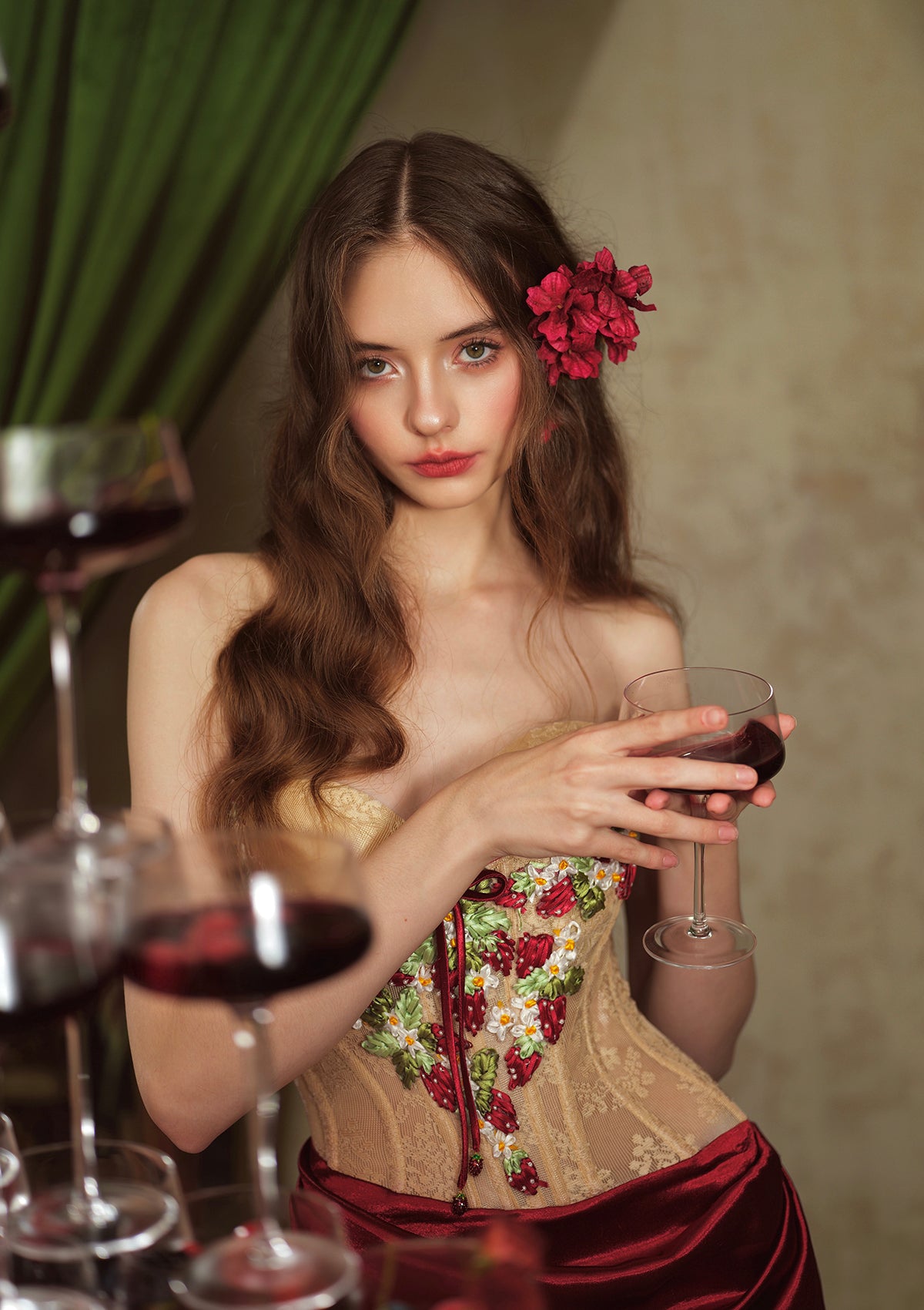 Erdbeer-Pinot-Noir-Korsettkleid