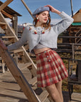 (US Exclusive) Rosey Christmas Cottage Skirt