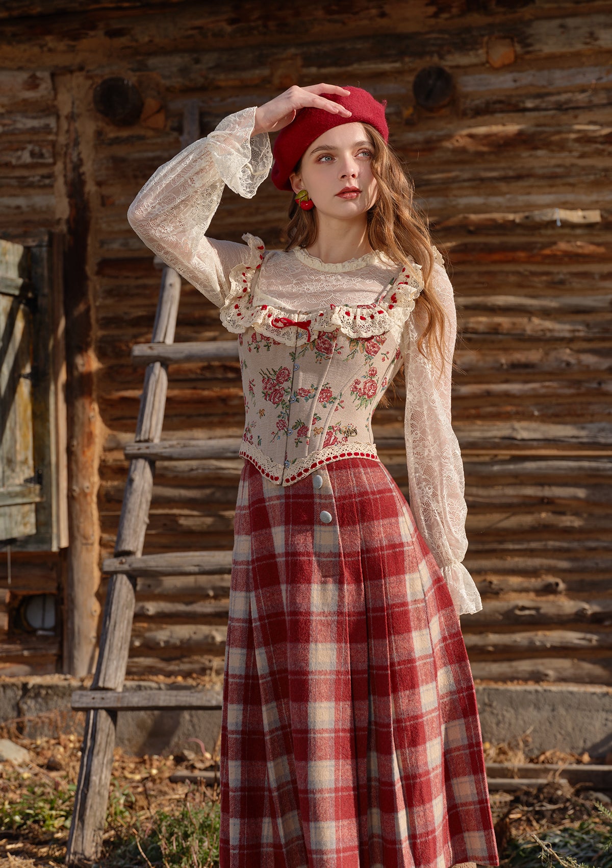 (US Exclusive) Rosey Christmas Cottage Skirt