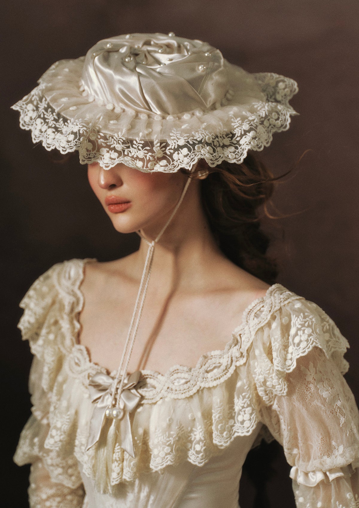 Silver Light Vintage Dream Bonnet