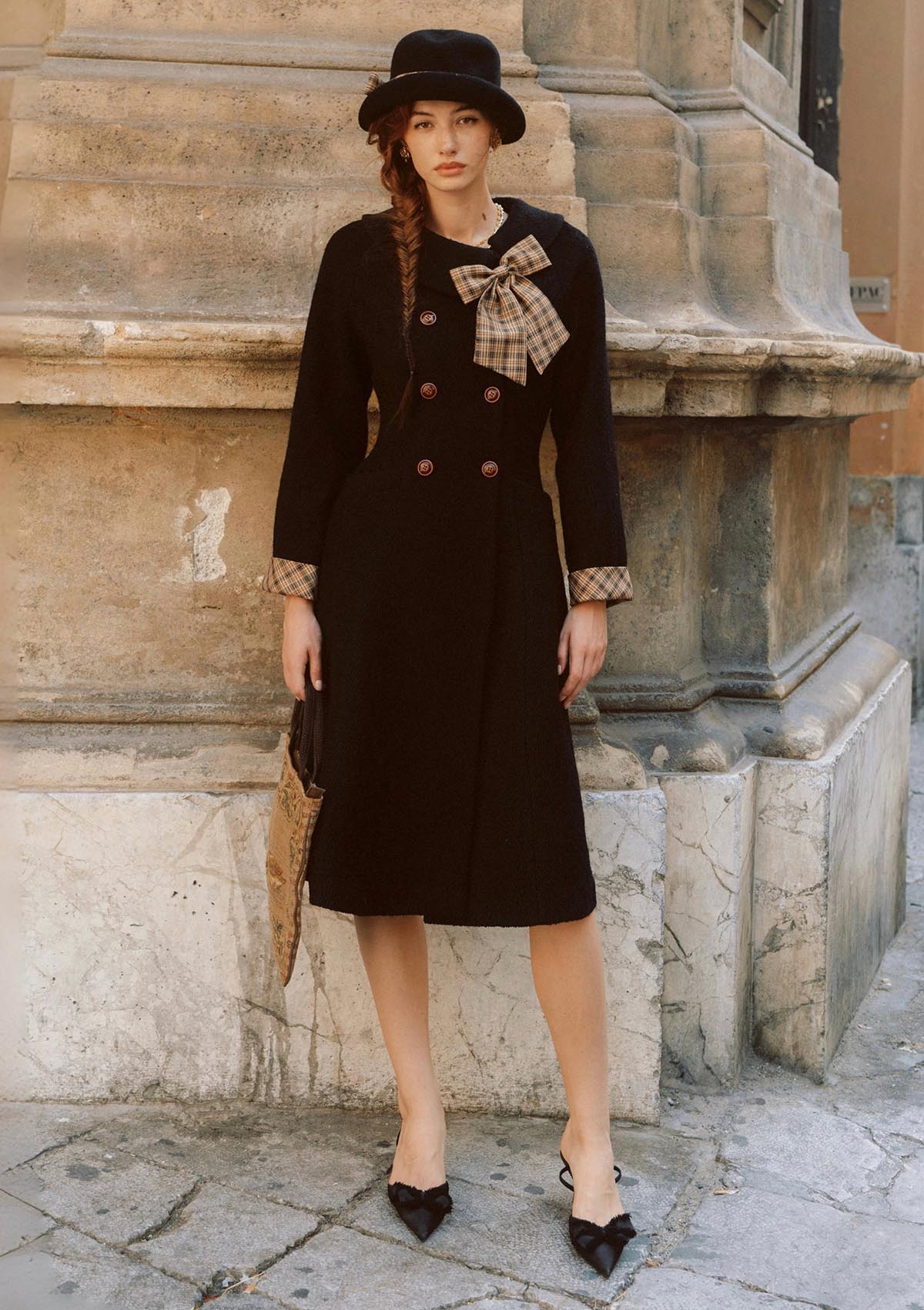 Curve&Plus Sunlit Daisy Wool Coat (Black)