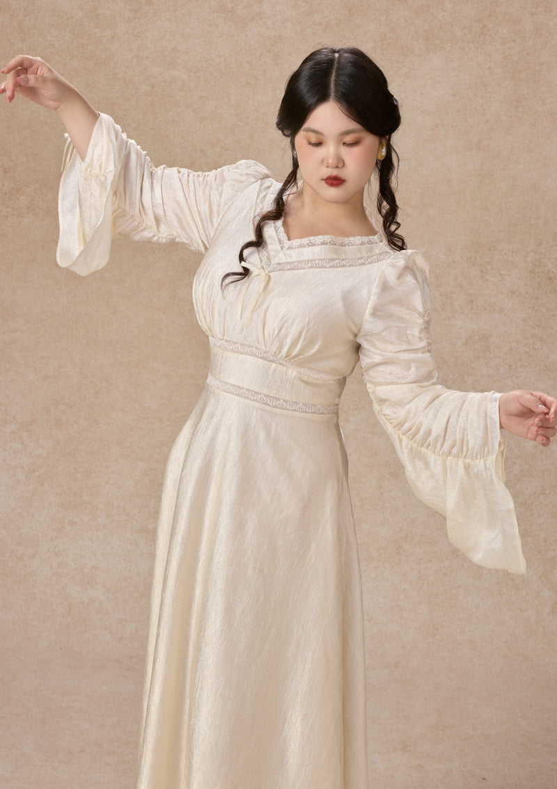 Curve&Plus Flowing Light Hymn Dress