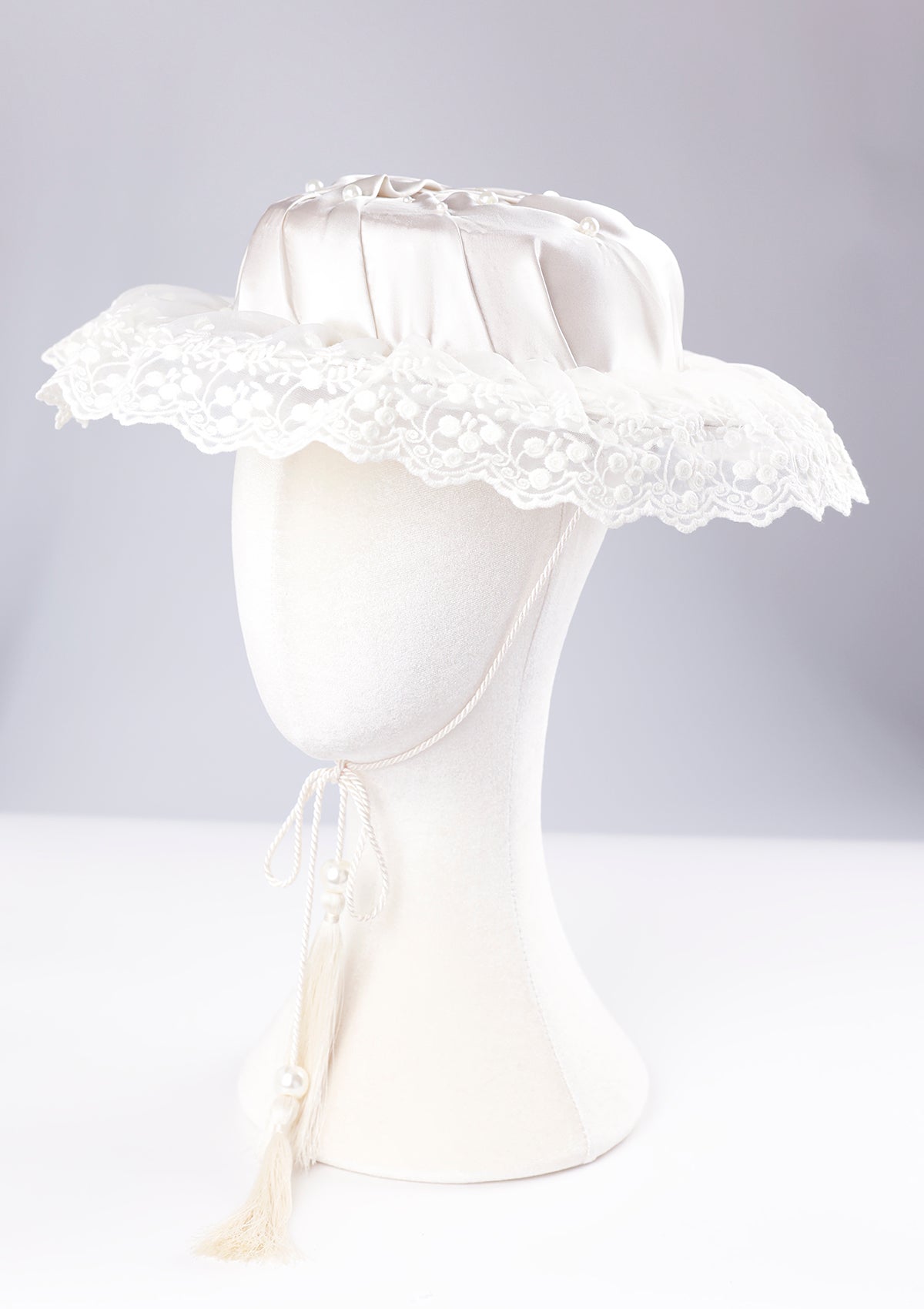Silver Light Vintage Dream Bonnet