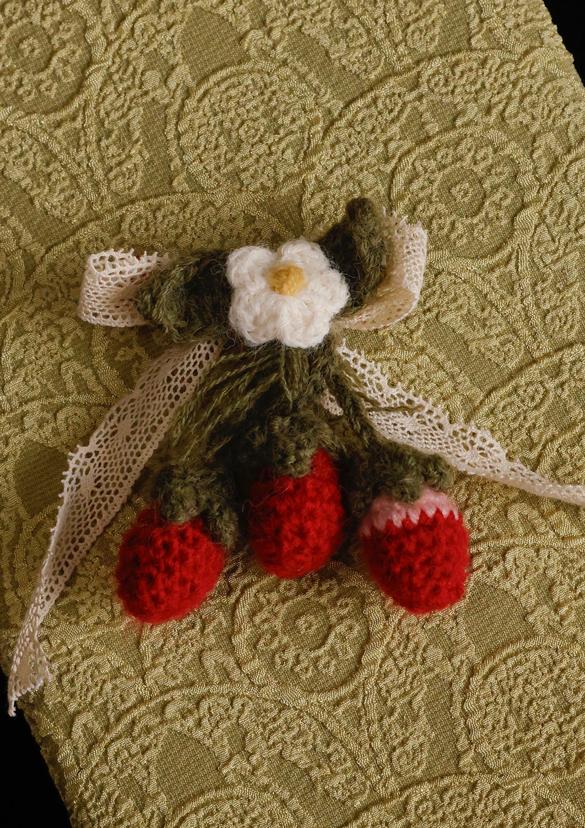 Haarspange Mont Blanc Erdbeere Gestrickt