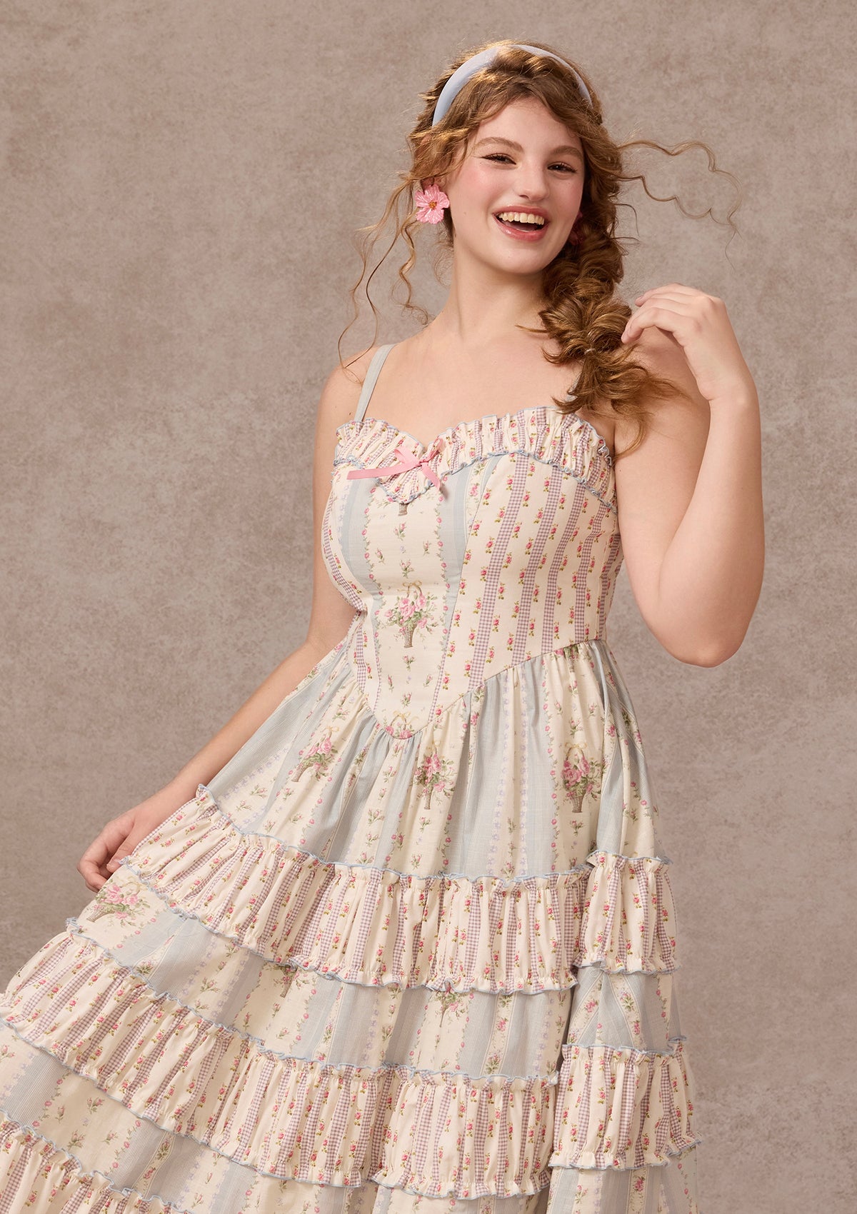 Curve&amp;Plus Girl in Blue Wind Dress