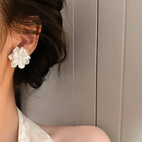 Pure white double-layer petal earrings（exclusive event）