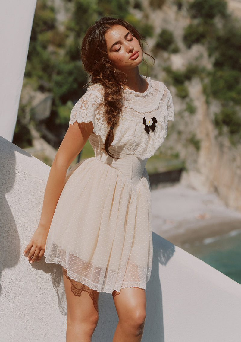 lady lace dress Long fitted lace dress , White fitted lace , African women fashion lace gown, fitted women lace , African women clothing, women fashion