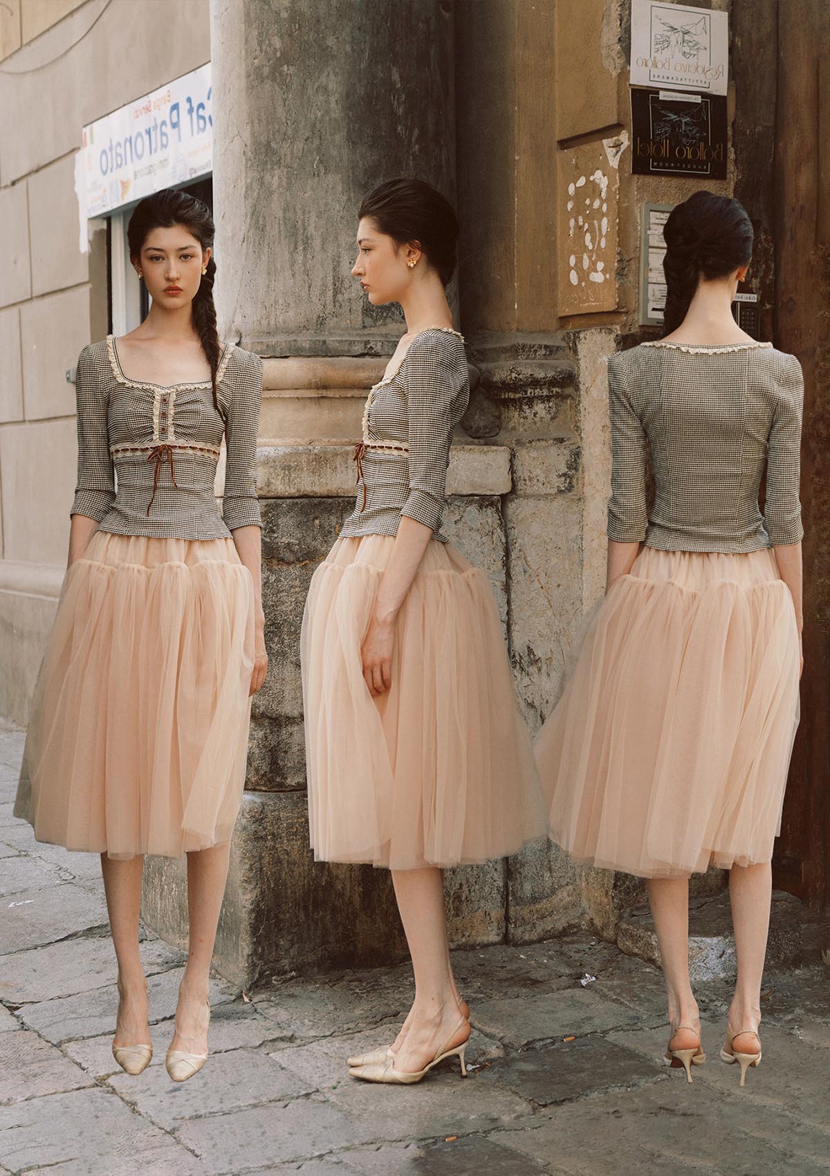 Strolling Palermo Tee