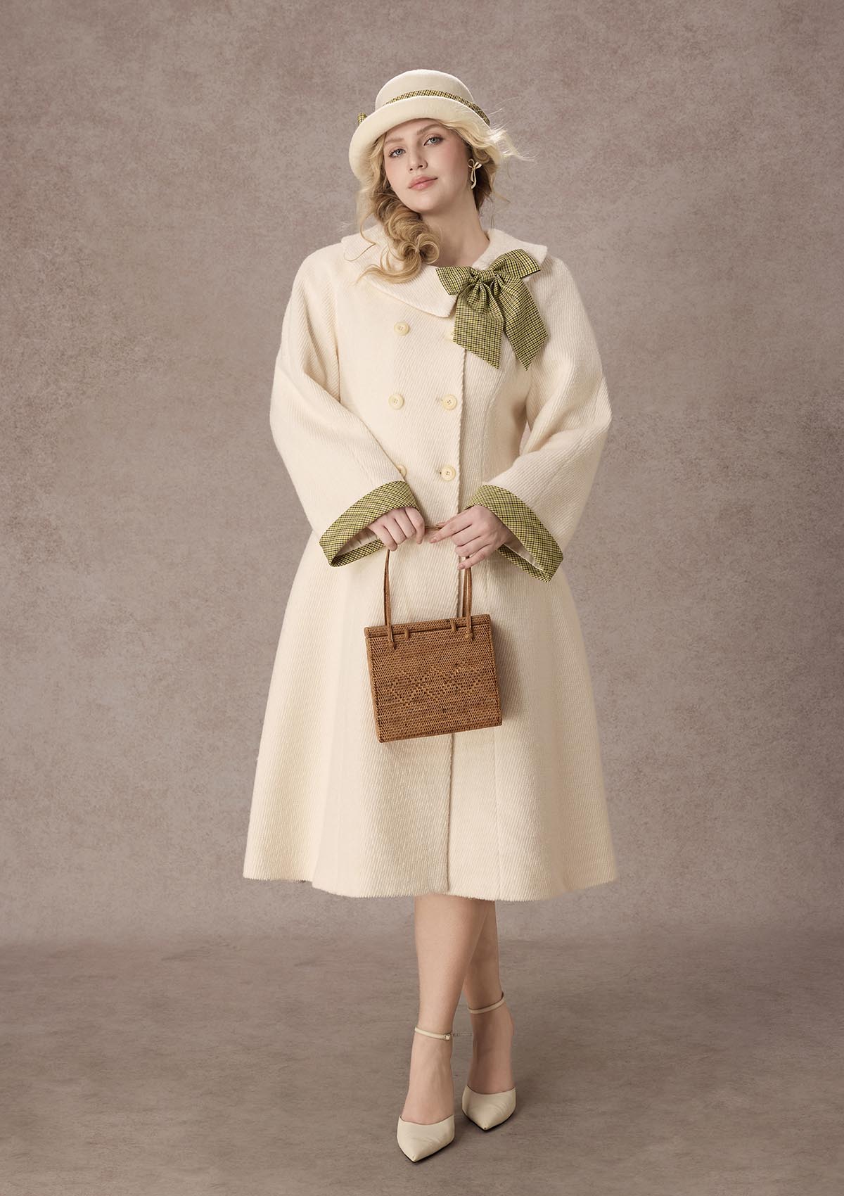 Curve&amp;Plus Sunlit Daisy Wool Coat (White)