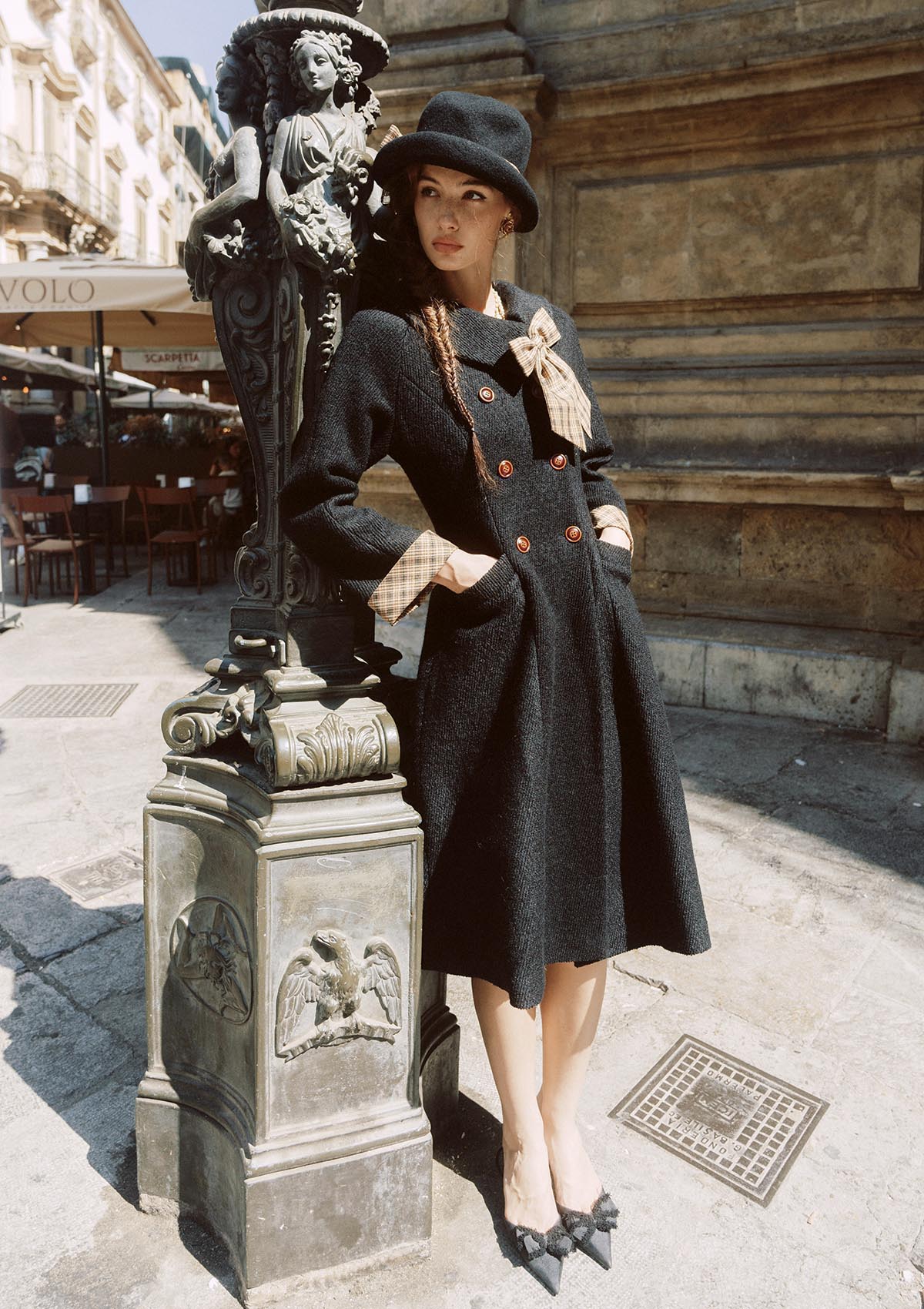 Sunlit Daisy Wool Coat (black)