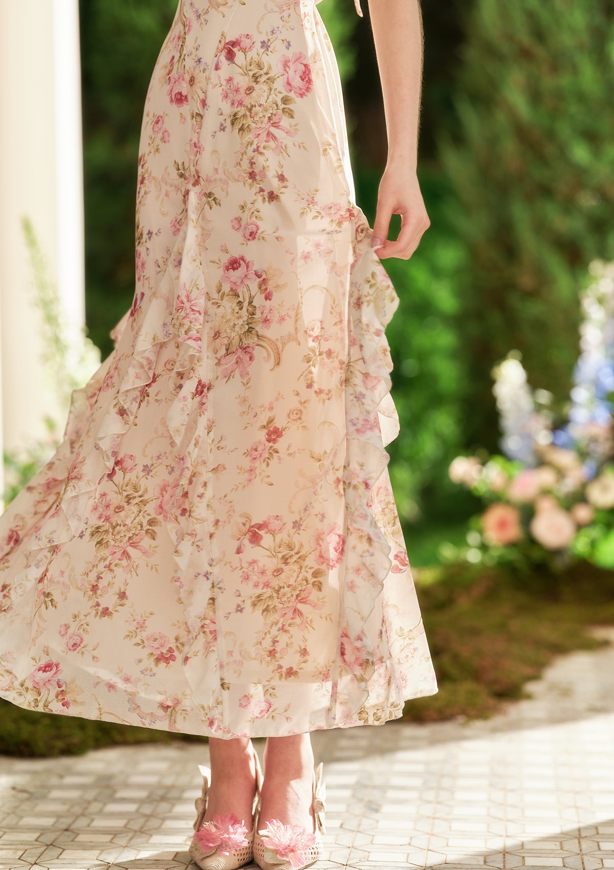 Im Sonnenschein blühendes Kleid