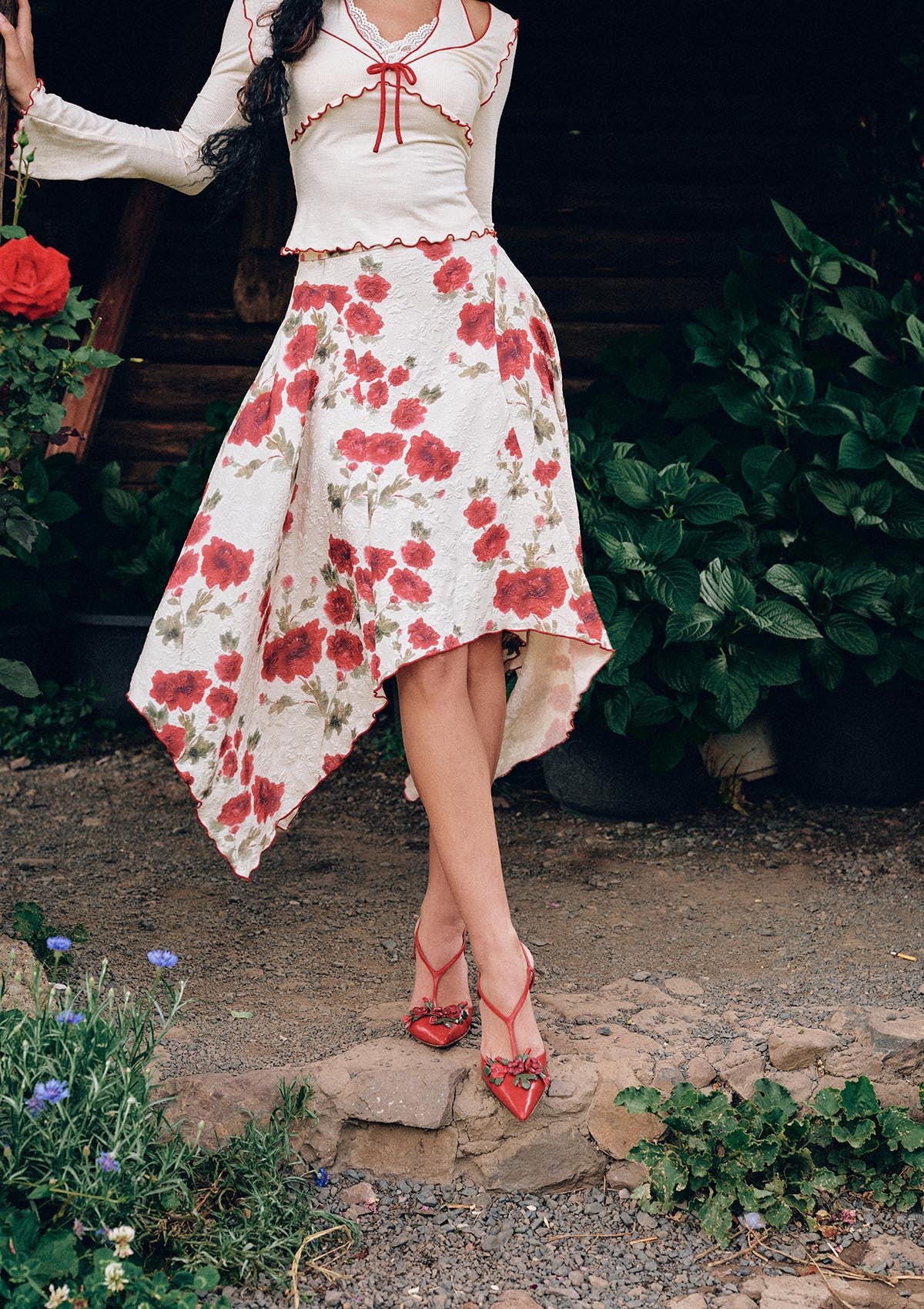 Rosevale midi floral skirt - Close-up of textured jacquard and delicate floral print