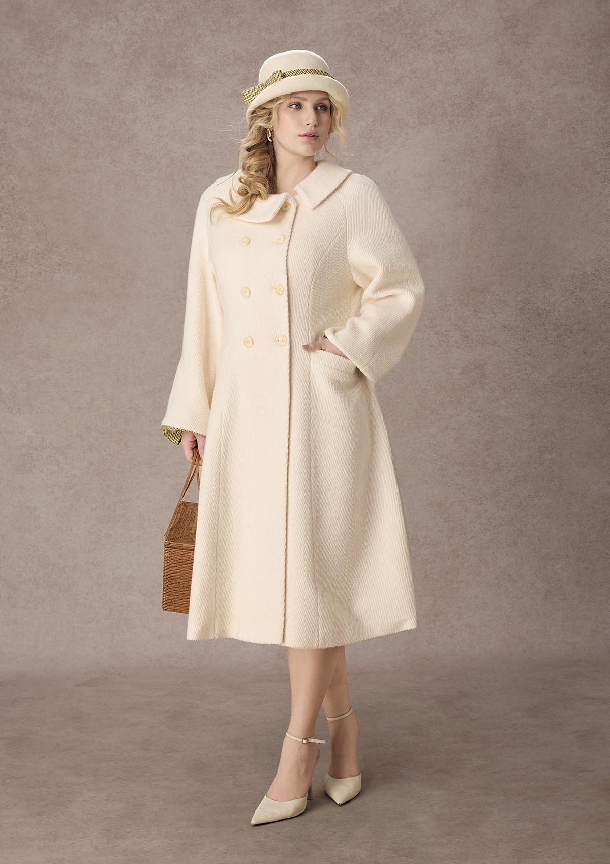 Curve&amp;Plus Sunlit Daisy Wool Coat (White)