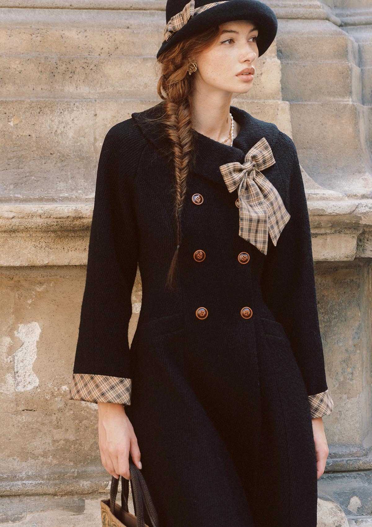 Sunlit Daisy Wool Coat (black)