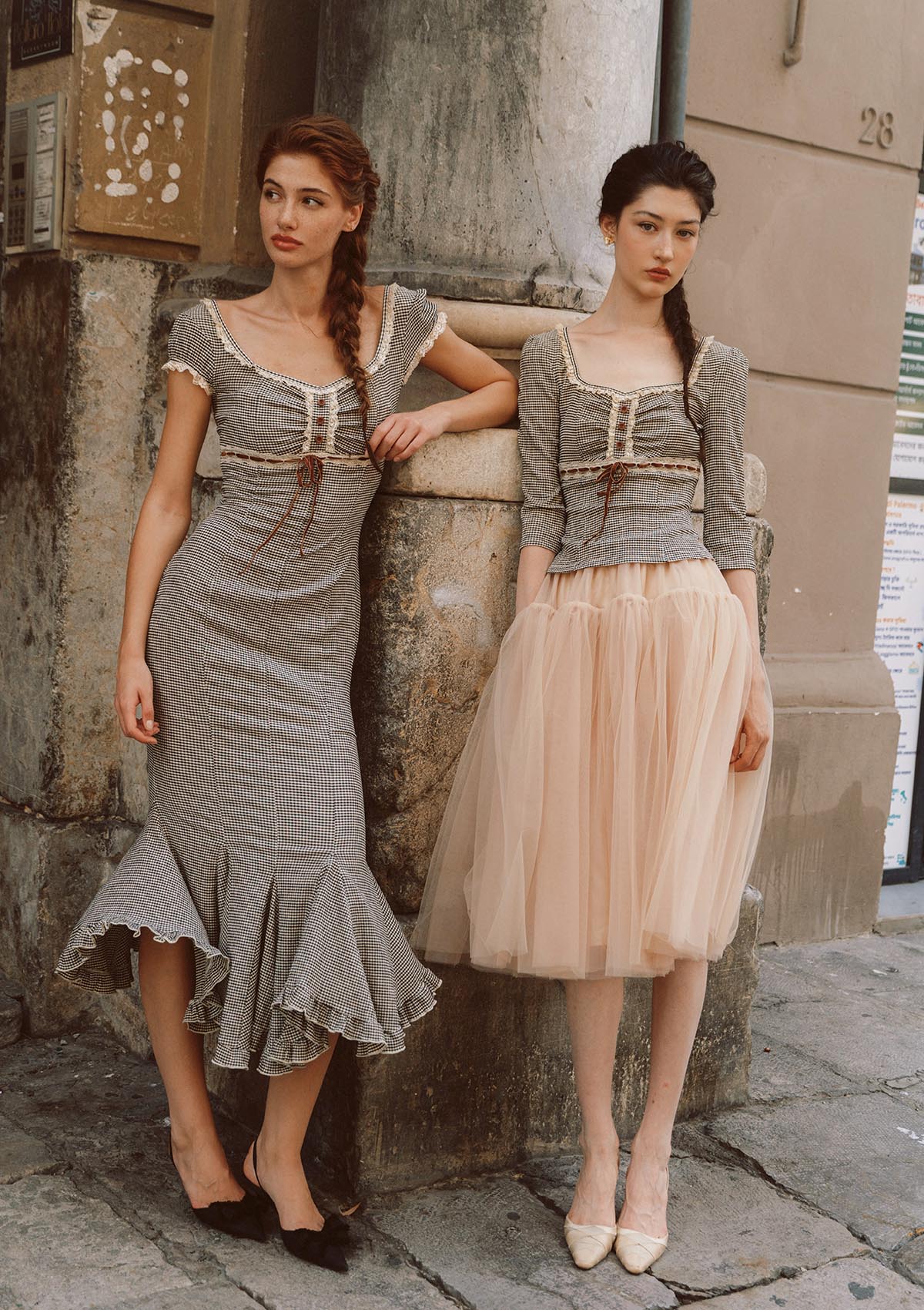 Strolling Palermo Tee