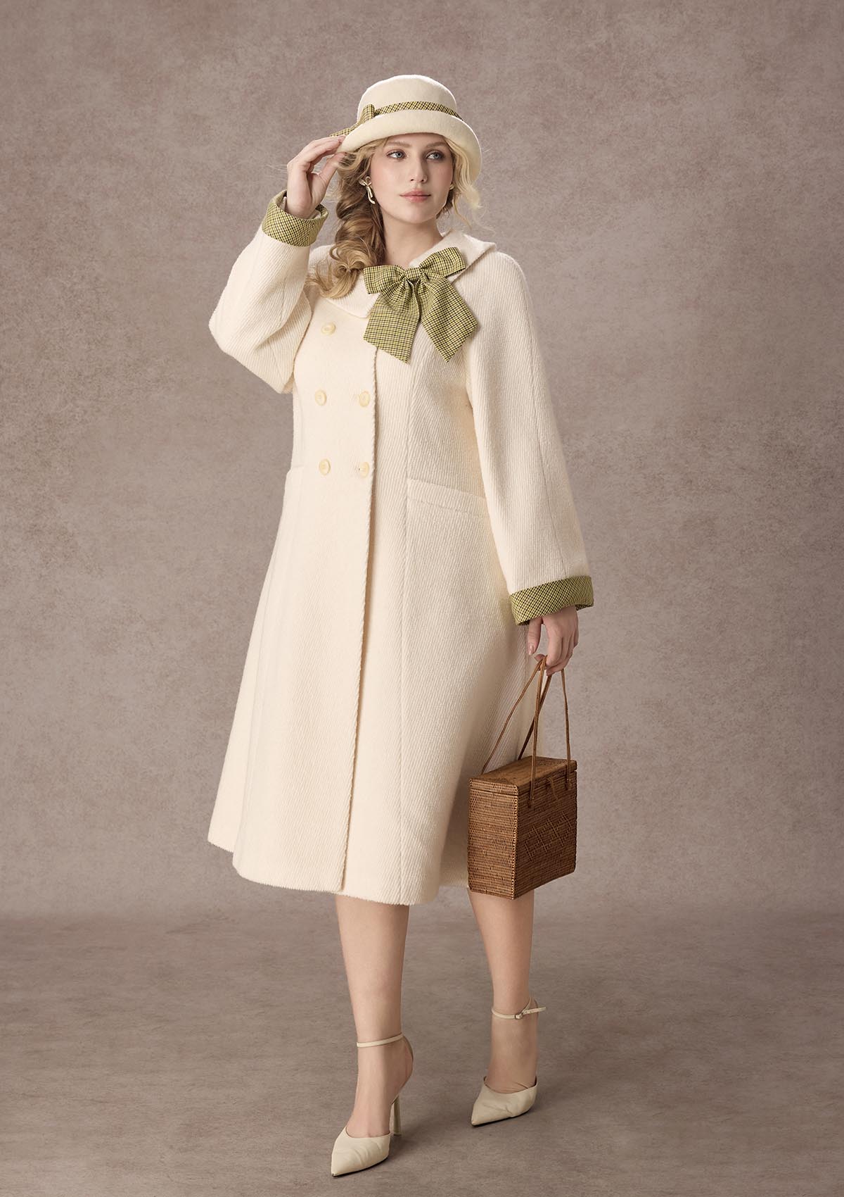 Curve&amp;Plus Sunlit Daisy Wool Coat (White)
