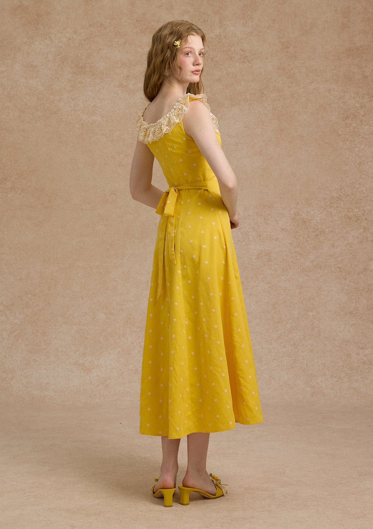 Kleines oranges Kleid