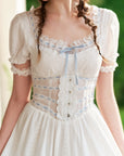Liebes Korsettkleid aus den Gelben Seiten