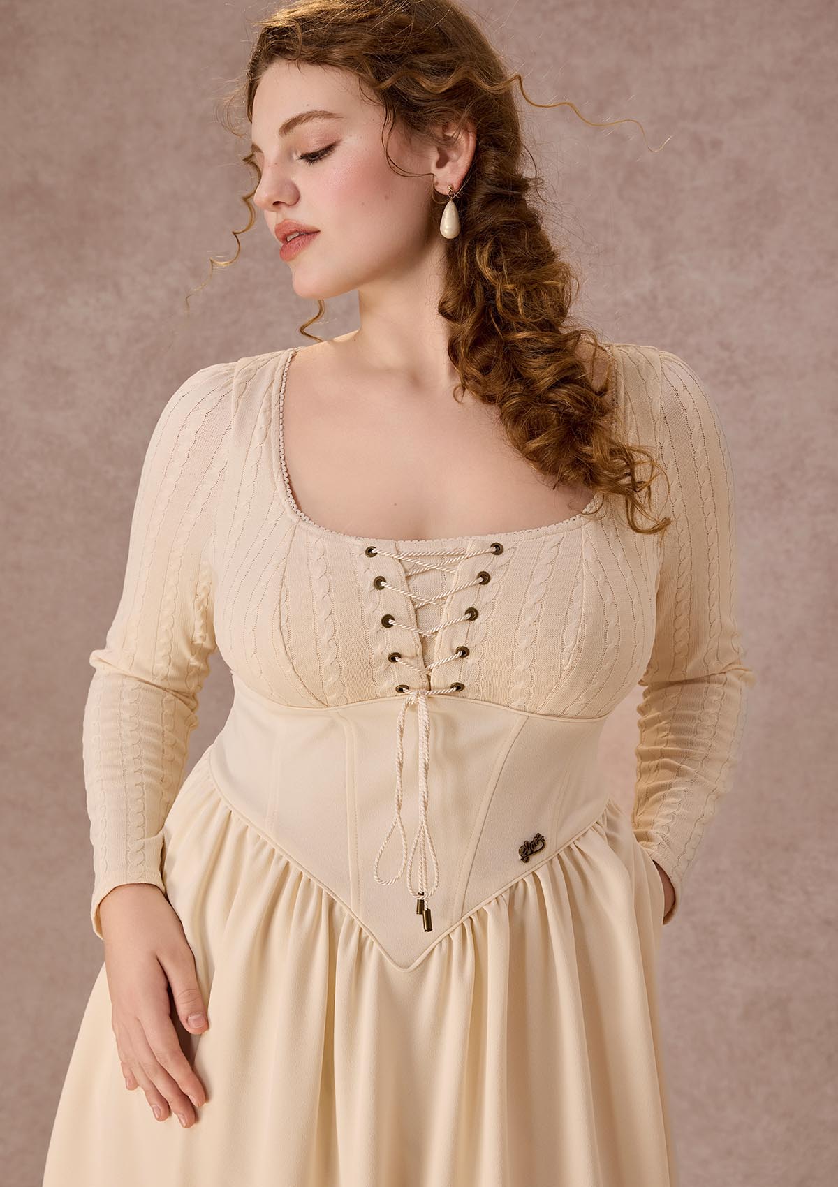 Curve&amp;Plus Courtyard Rendezvous Knit Dress (White)