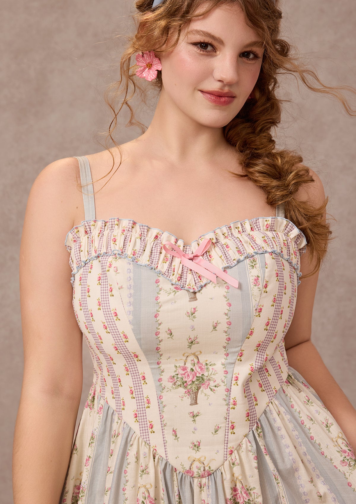 Curve&amp;Plus Girl in Blue Wind Dress