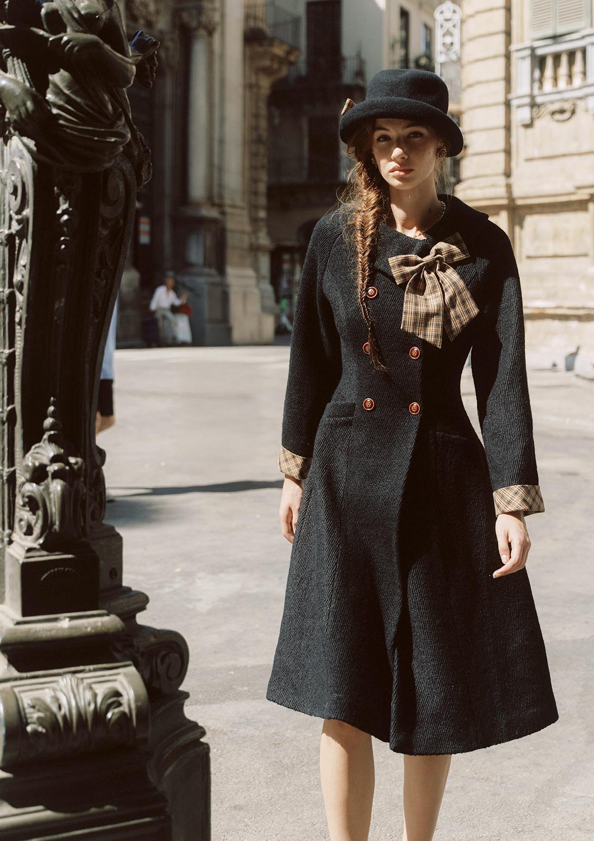 Sunlit Daisy Wool Coat (black)