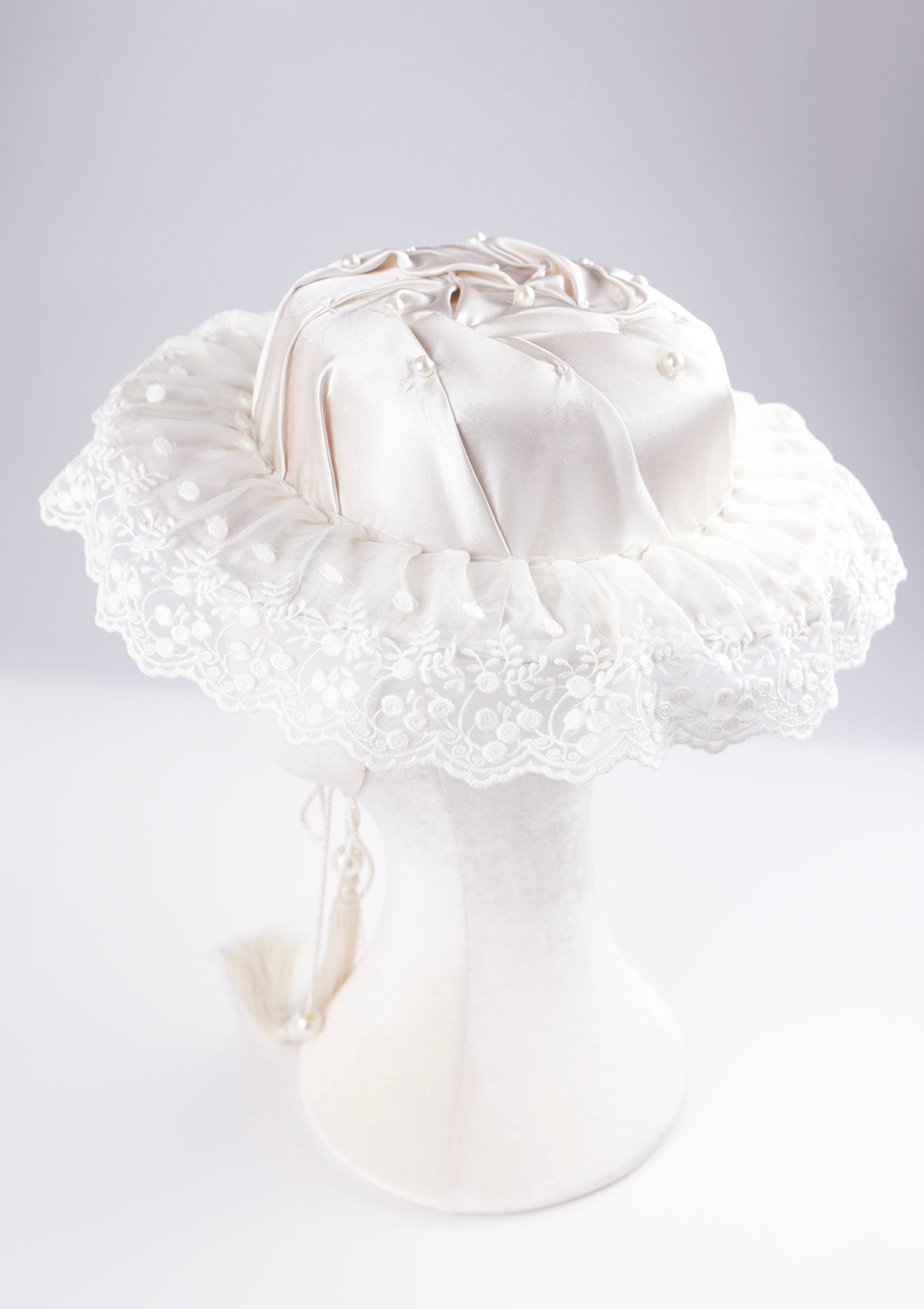 Silver Light Vintage Dream Bonnet