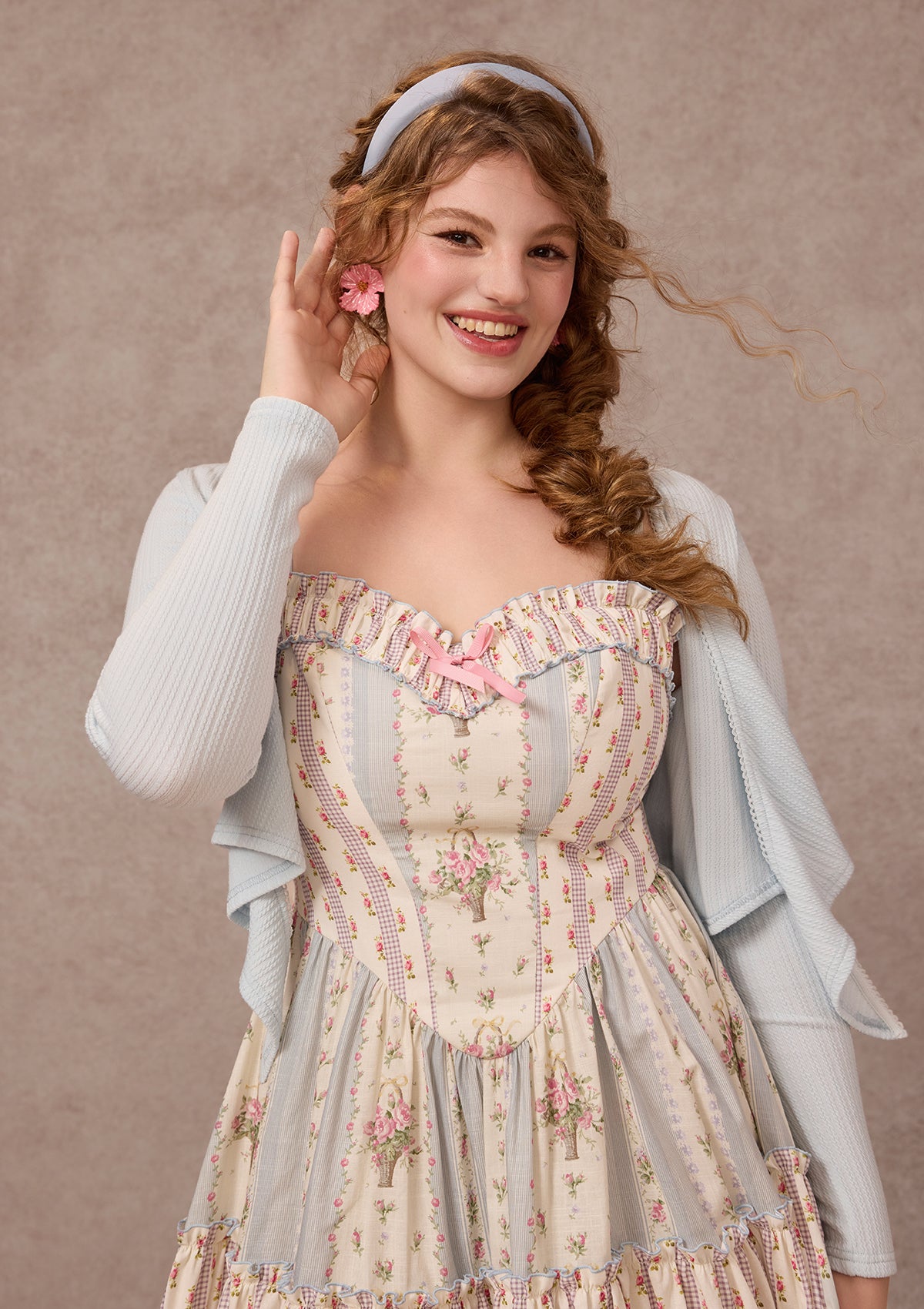 Curve&amp;Plus Girl in Blue Wind Dress
