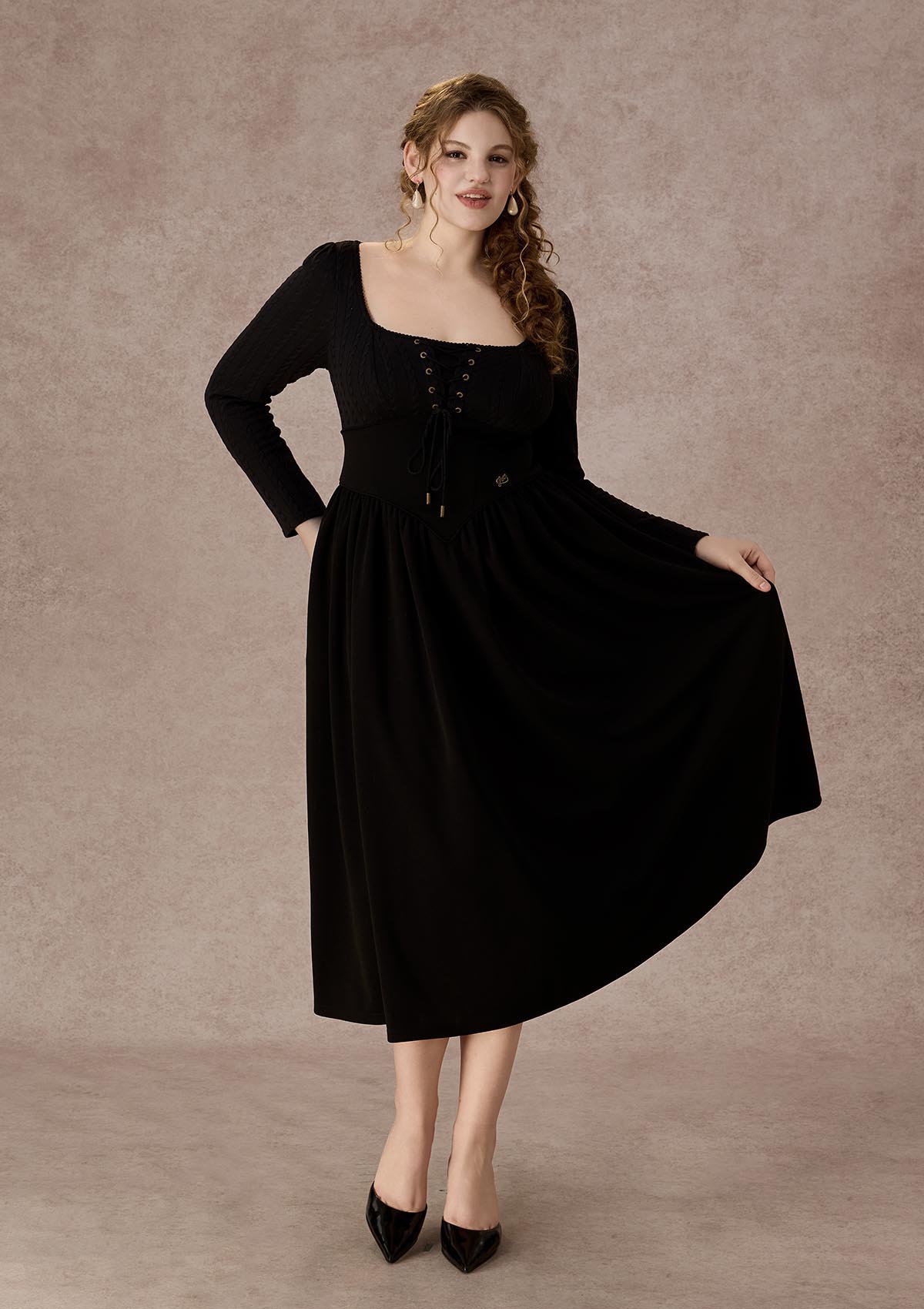 Curve&amp;Plus Courtyard Rendezvous Knit Dress (Black)