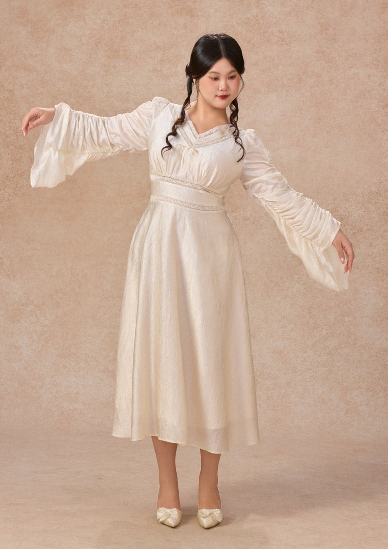 Curve&Plus Flowing Light Hymn Dress