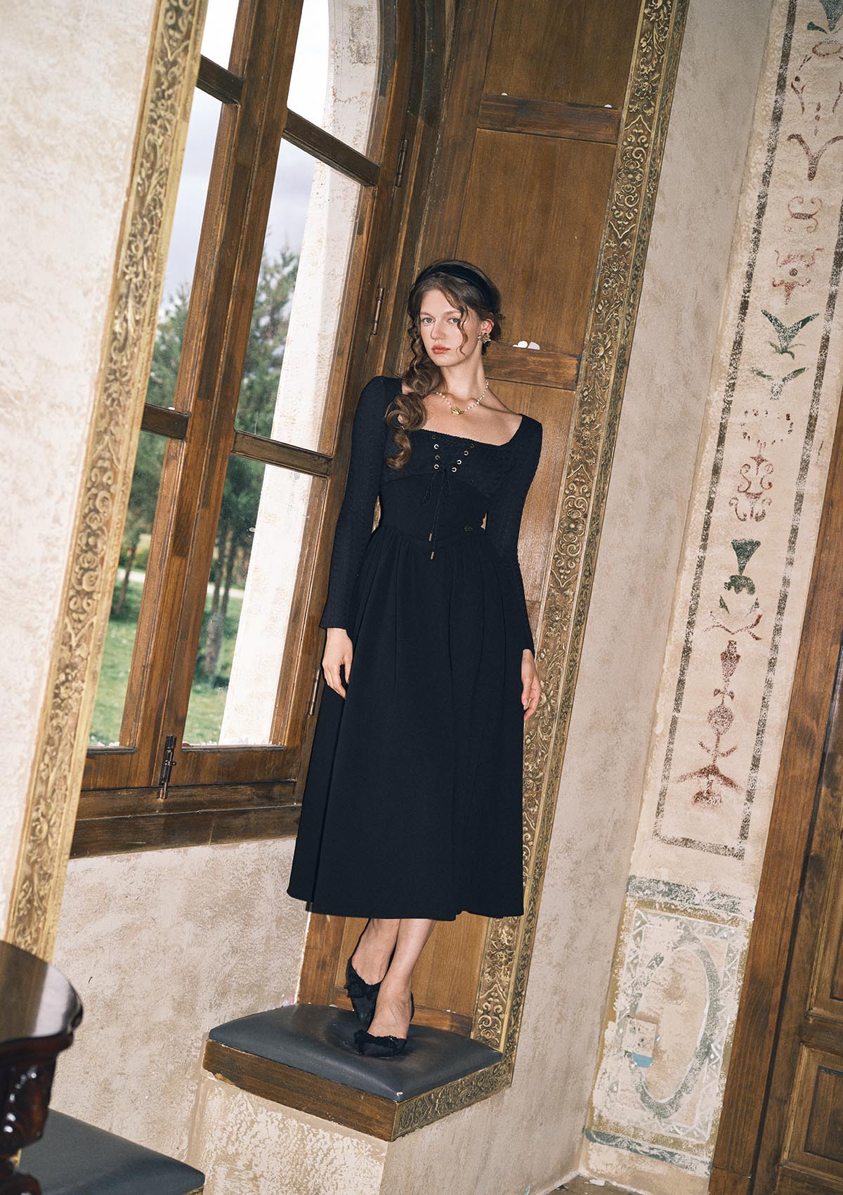 Courtyard Rendezvous Knit Dress (Black)