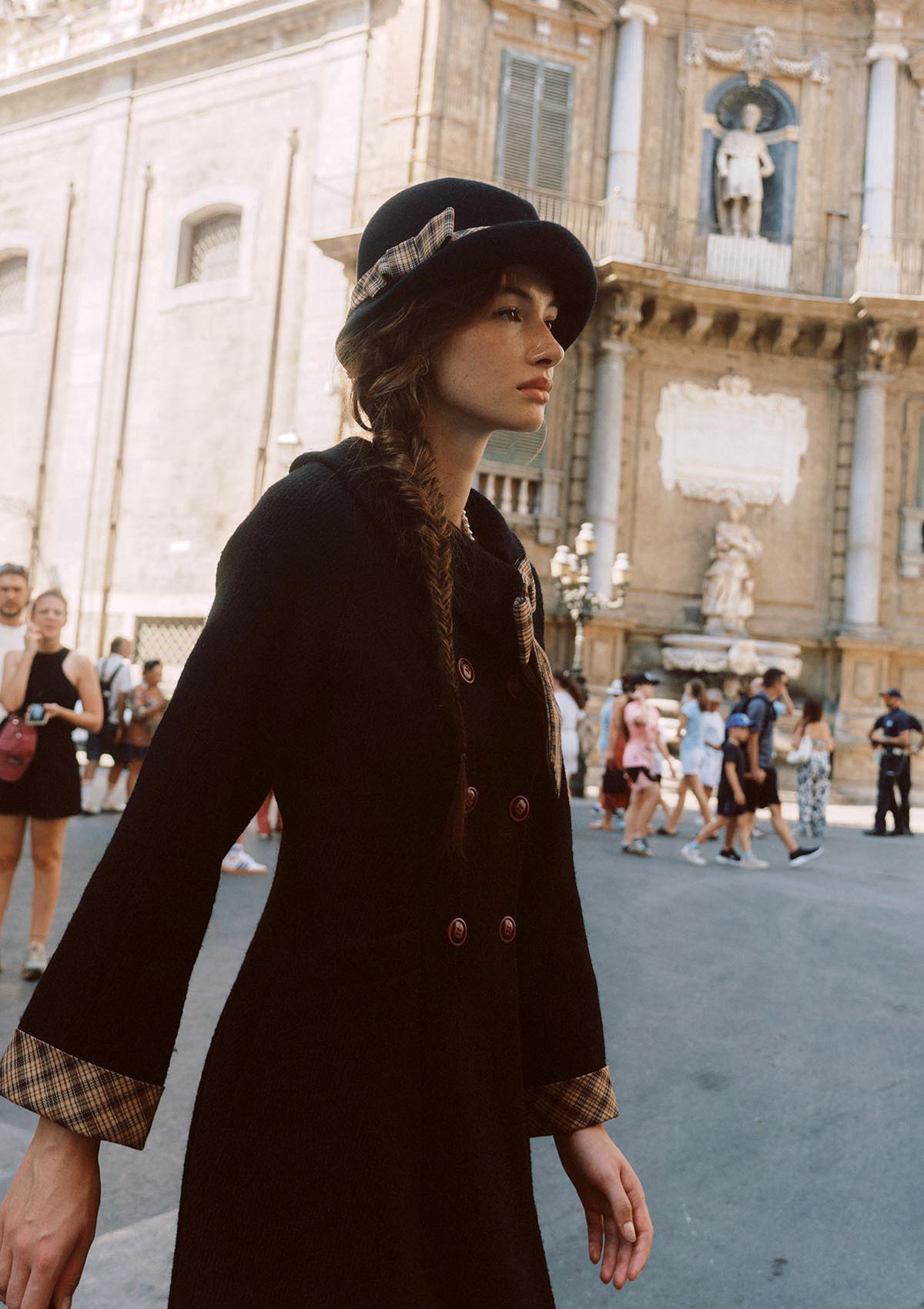 Sunlit Daisy Wool Coat (black)