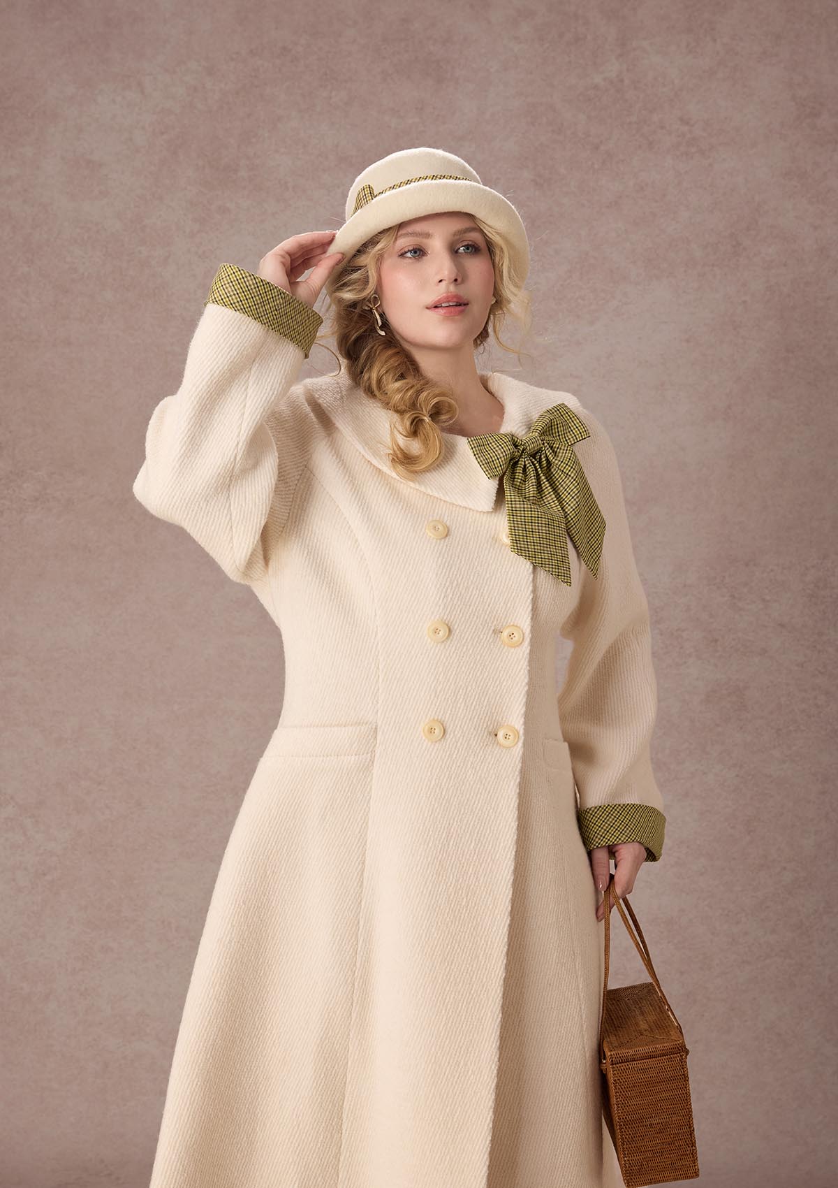 Curve&amp;Plus Sunlit Daisy Wool Coat (White)