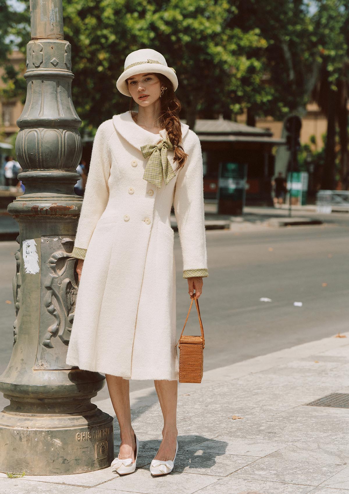 Sunlit Daisy Wool Coat (white)