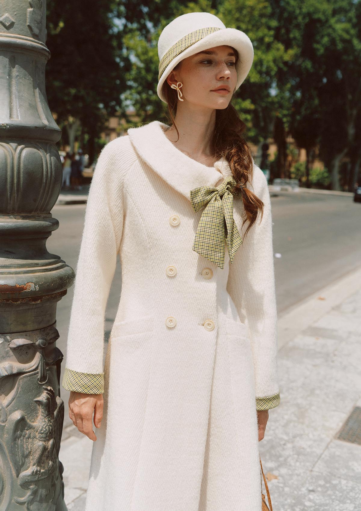 Sunlit Daisy Wool Coat (white)