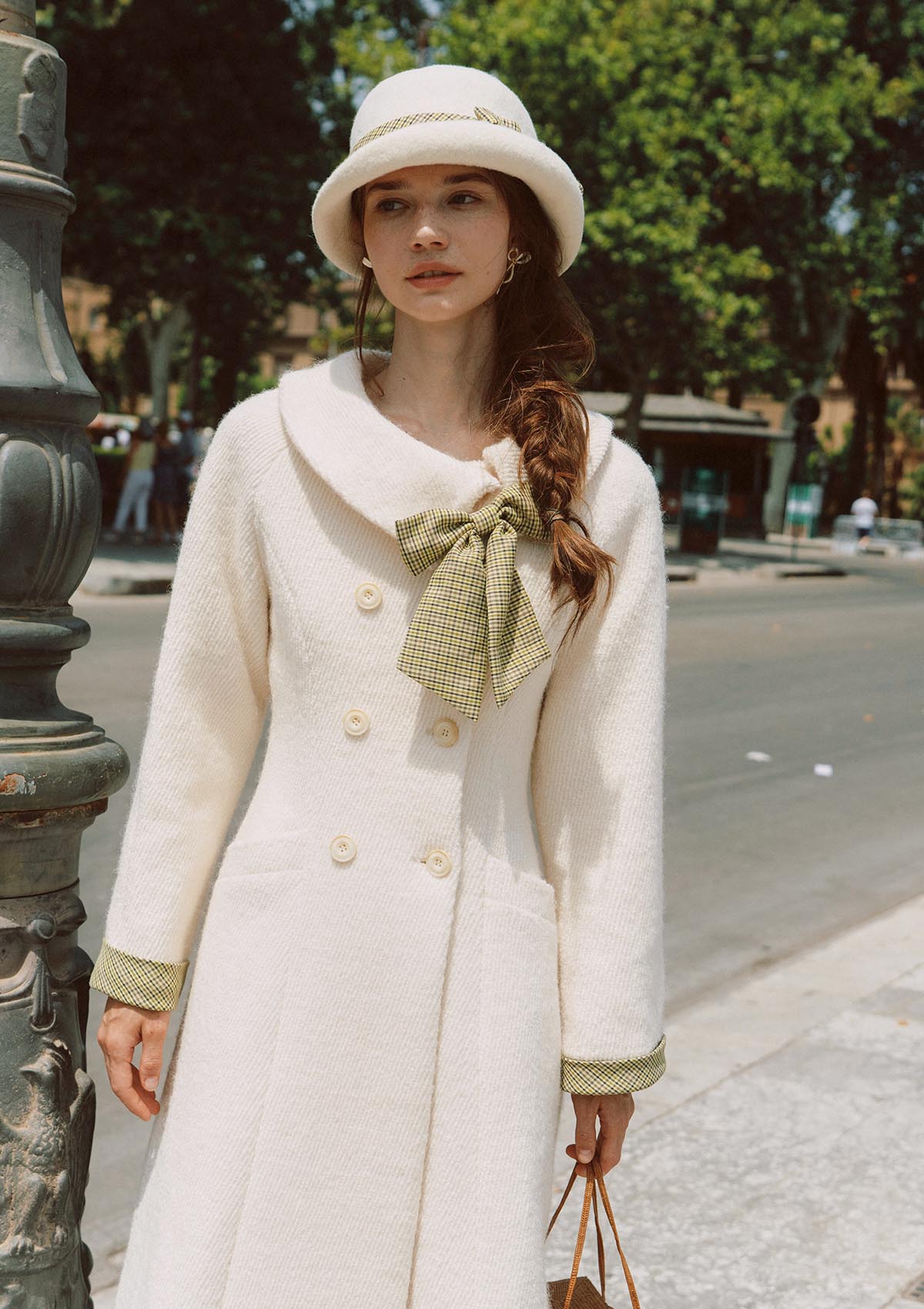 Sunlit Daisy Wool Coat (white)