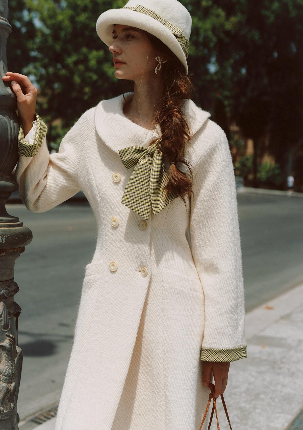 Sunlit Daisy Wool Coat (white)
