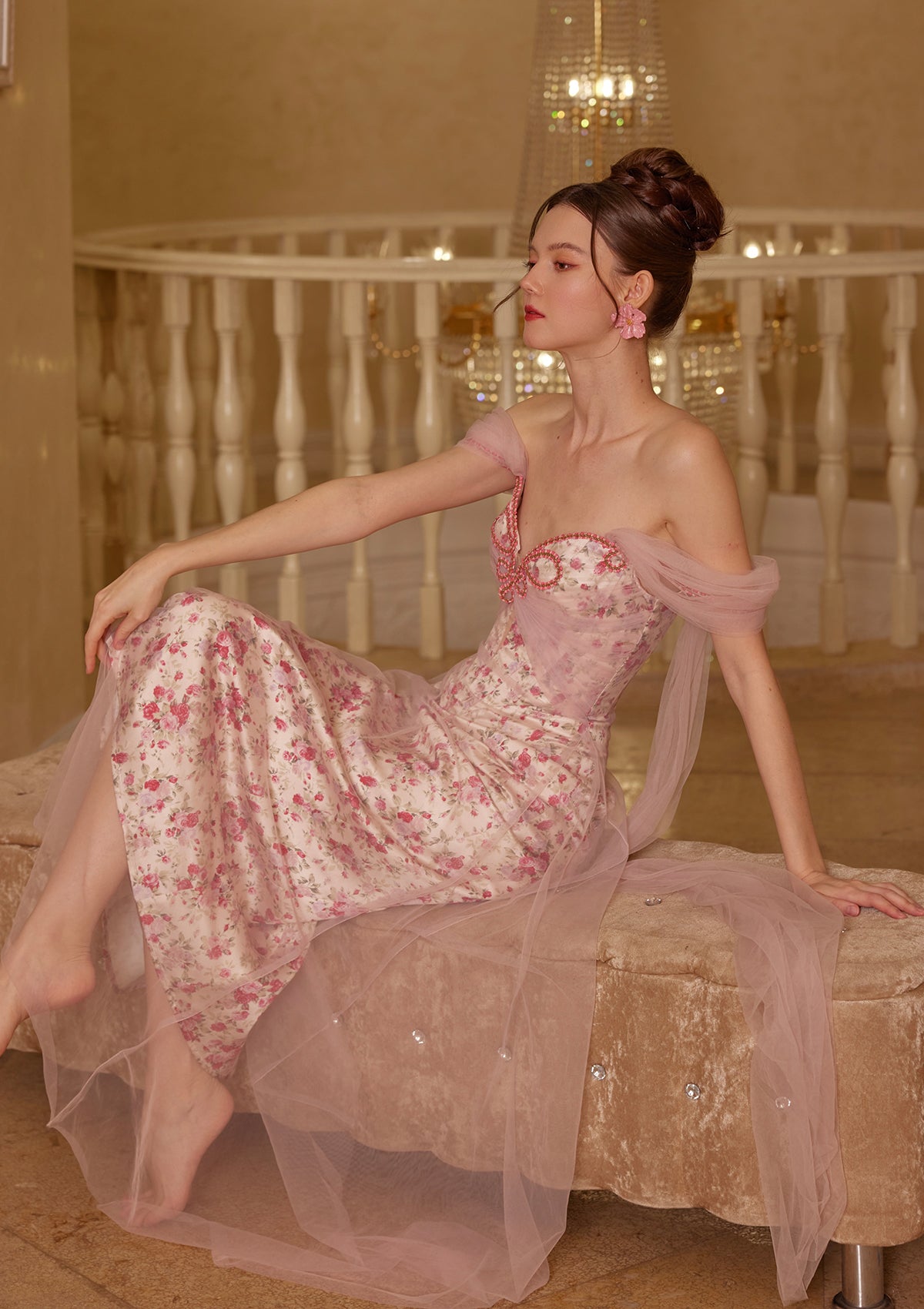 Floral Disc Detailed view of fishbone support for a flawless corset silhouette