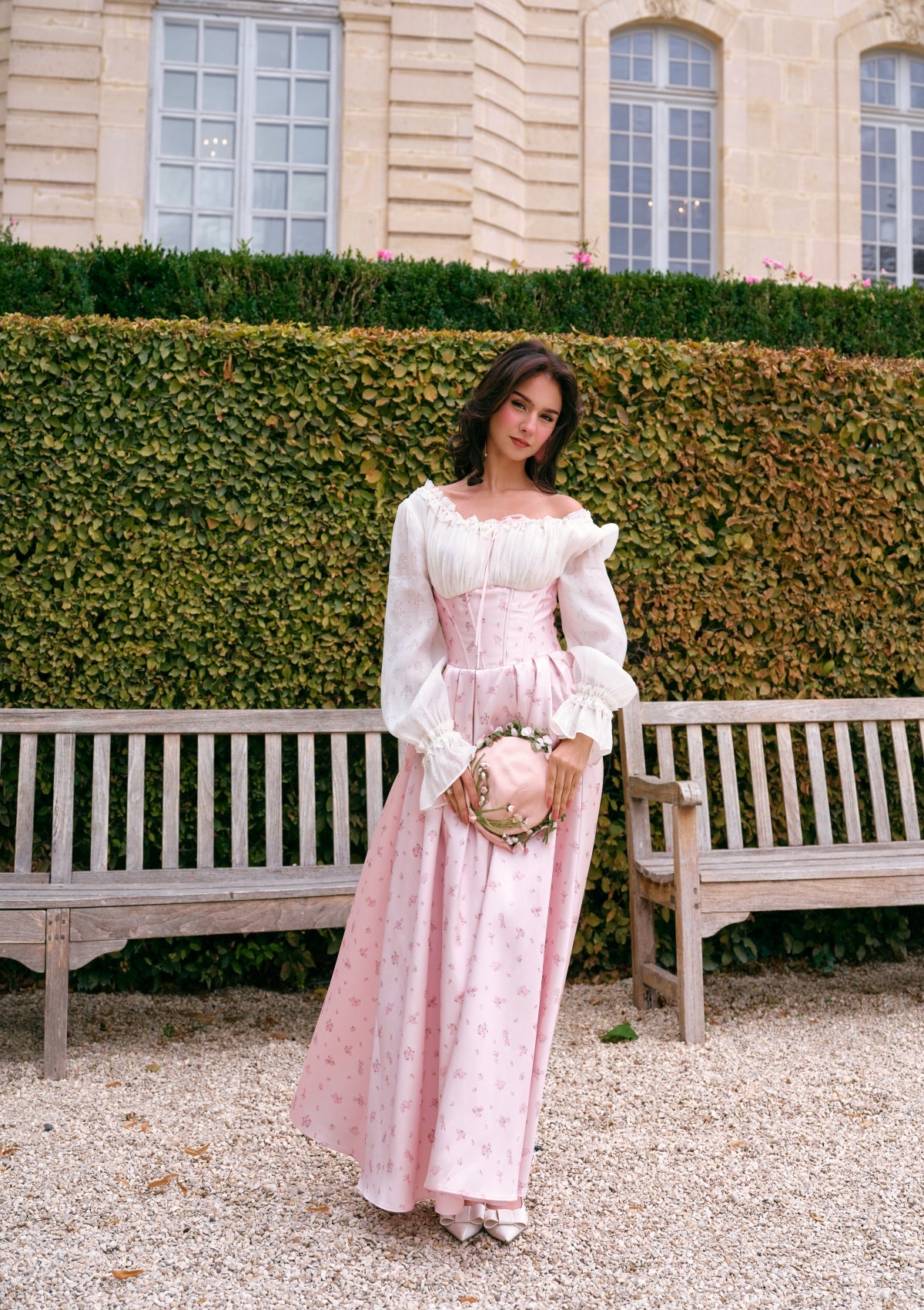 Korsettkleid mit Rosenbewegung