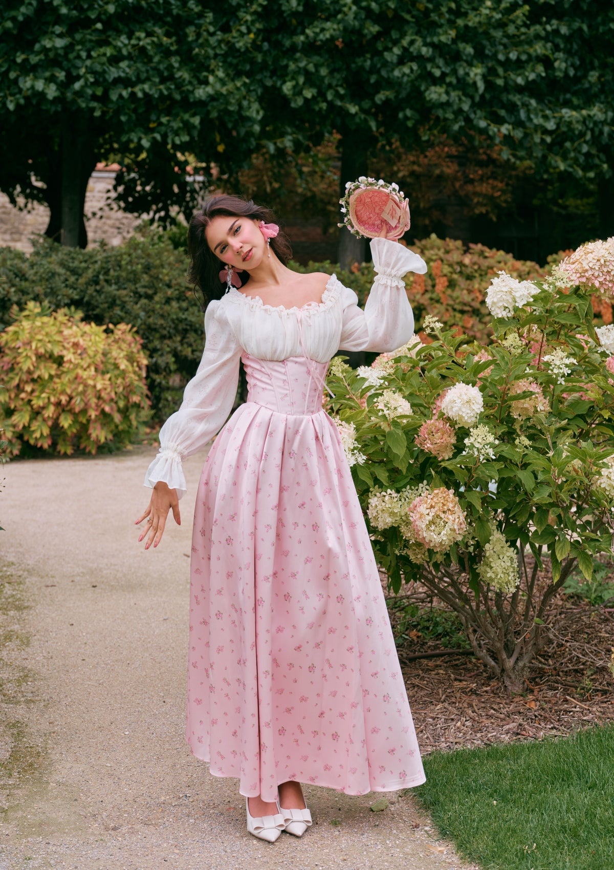 Korsettkleid mit Rosenbewegung