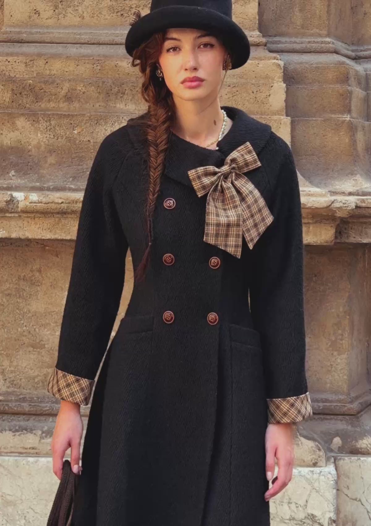 Sunlit Daisy Wool Coat (black)