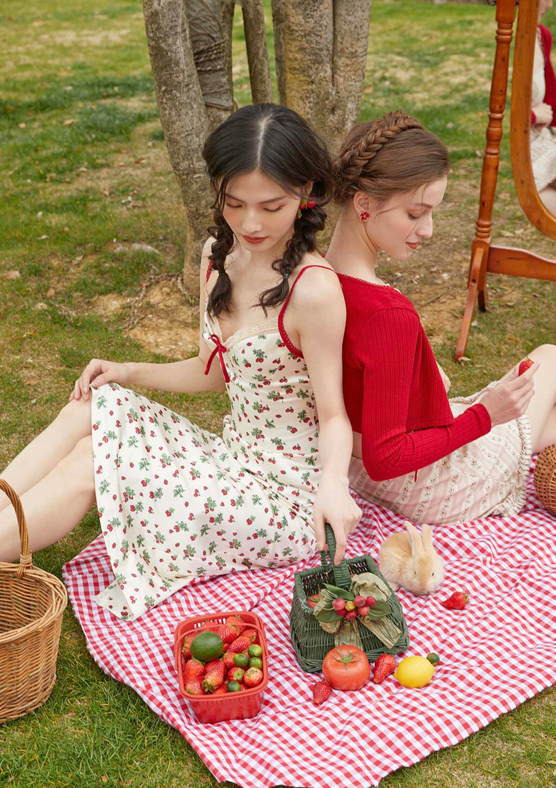 Strawberry Farm Dress Pre-Order / L Strawberry Farm Dress Pre-Order / L